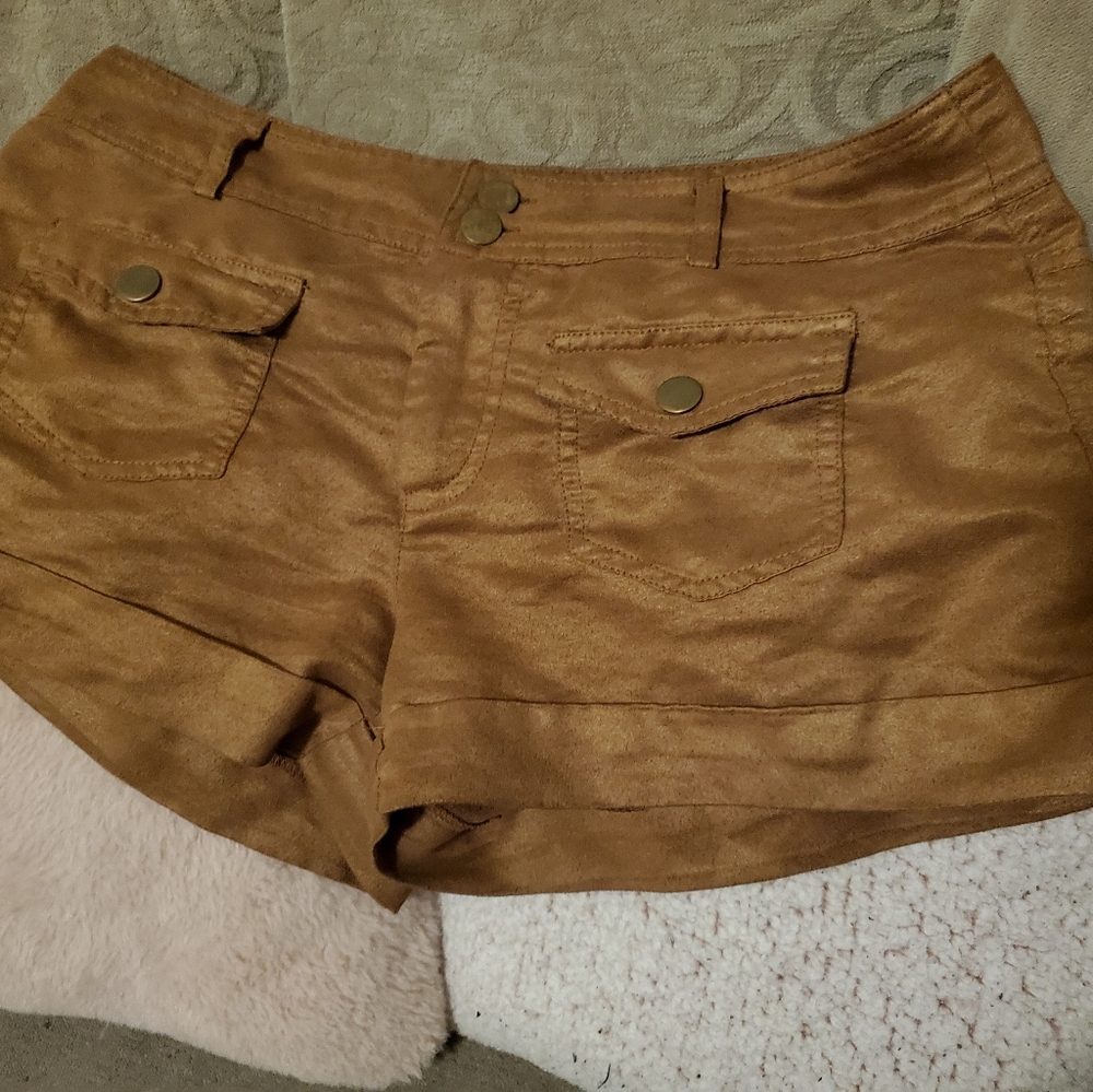 Shorts - Picture 2 of 4